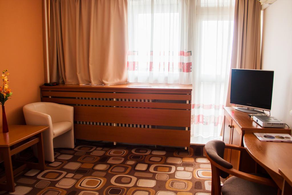 Hotel Druzba Michalovce Exterior photo